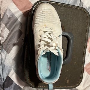 These are Skechers Athletic sneakers there white with rainbows size 9